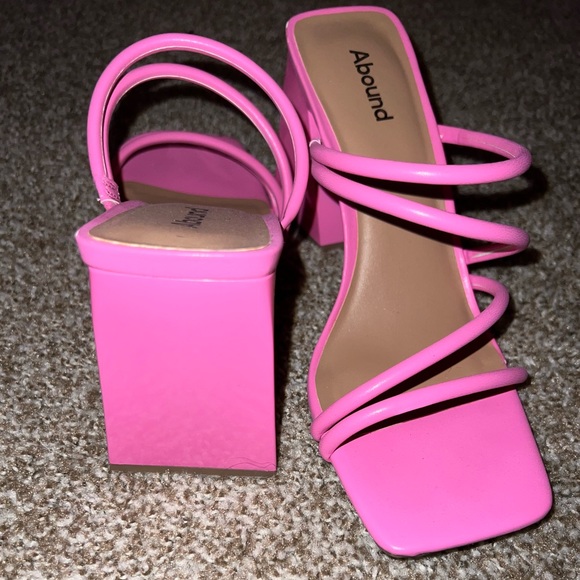 Pink heels - Picture 2 of 3